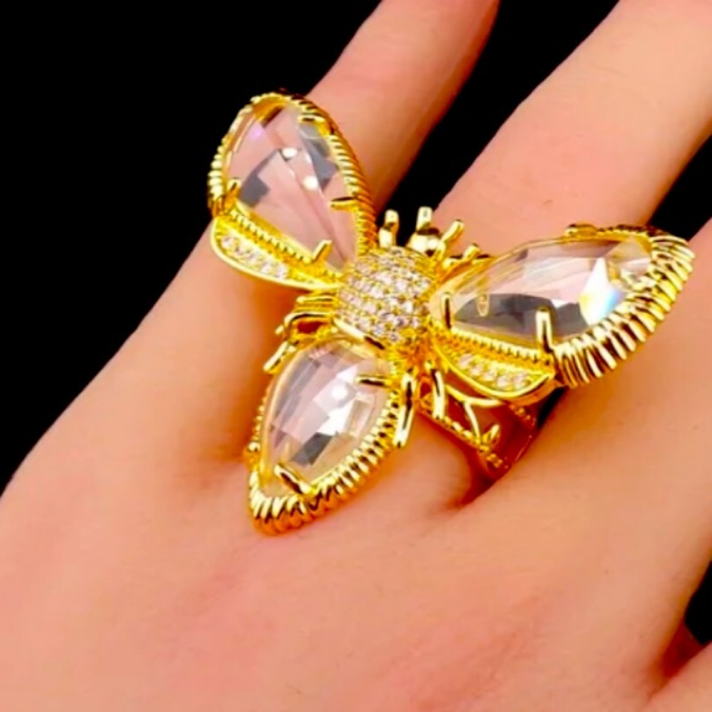 New EYE CANDY LA
Luxe Goldtone & Crystal Bee ring